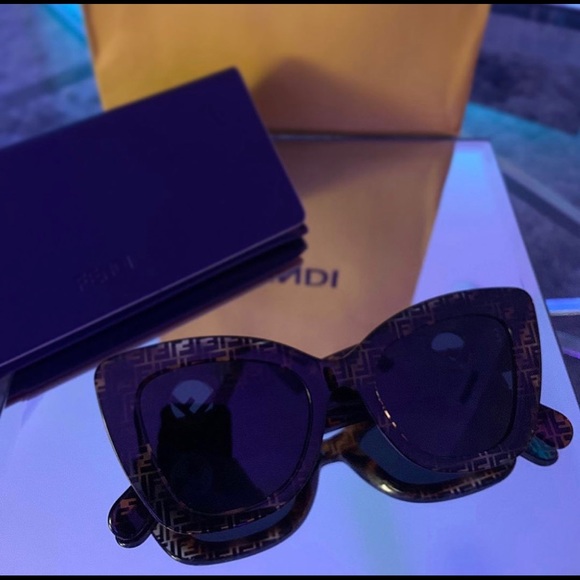 BRAND NEW FENDI PRINT SUNGLASSES